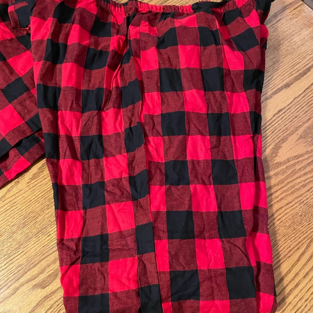 Christmas pjs
Buffalo Plaid 2 pc sleep wear - Picture 3 of 15
